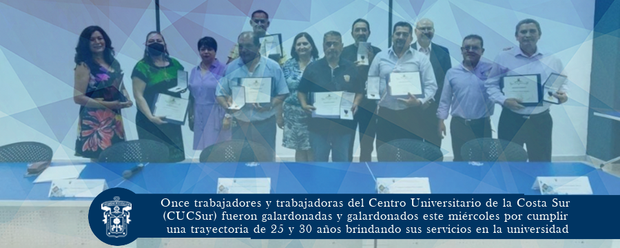 Once trabajadores y trabajadoras del Centro Universitario de la Costa Sur (CUCSur) fueron galardonadas y galardonados este miércoles por cumplir una trayectoria de 25 y 30 años brindando sus servicios en la universidad