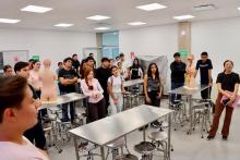Primer recorrido por laboratorios marca el inicio de la formación de 40 estudiantes de Medicina en CUCostaSur