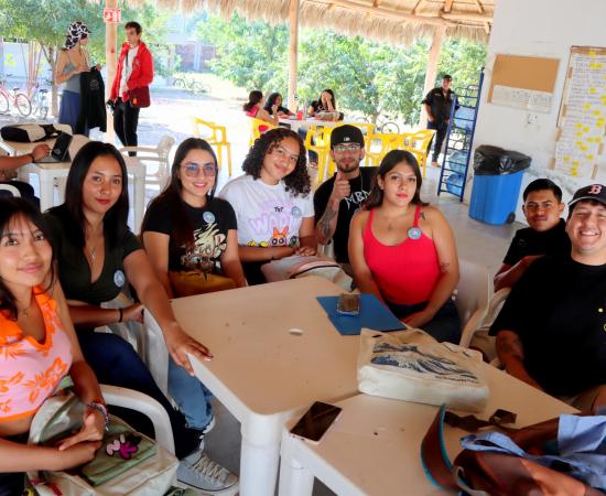 Rectora del CUCostaSur da la Bienvenida a Estudiantes de Biología Marina en Sede Jaluco.