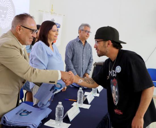 Rectora del CUCostaSur da la Bienvenida a Estudiantes de Biología Marina en Sede Jaluco.