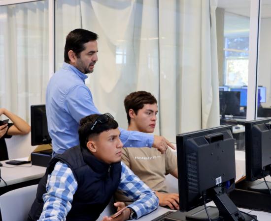 CUCostaSur da la bienvenida a estudiantes con un 100% de admisión y programas de excelencia académica