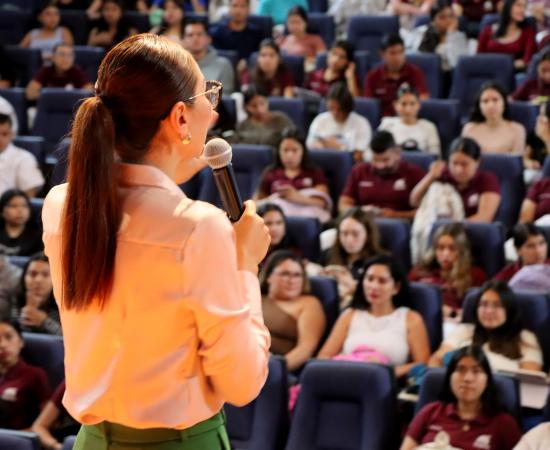 Cátedra Inaugural para Estudiantes de Enfermería y Nutrición en el CUCostaSur