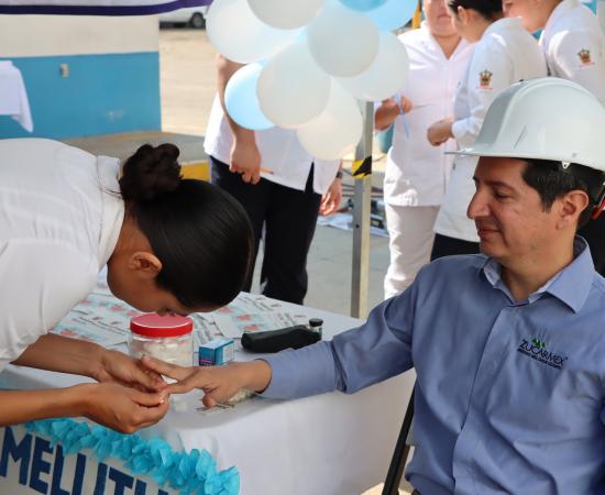 Estudiantes del CUCostaSur impulsan la prevención en la Primera Feria de Seguridad y Salud en el Trabajo del Ingenio Melchor Ocampo