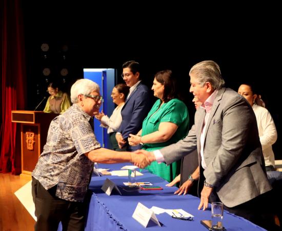 Clausura de Cursos del Sistema Universitario del Adulto Mayor en el CUCostaSur 2025 B