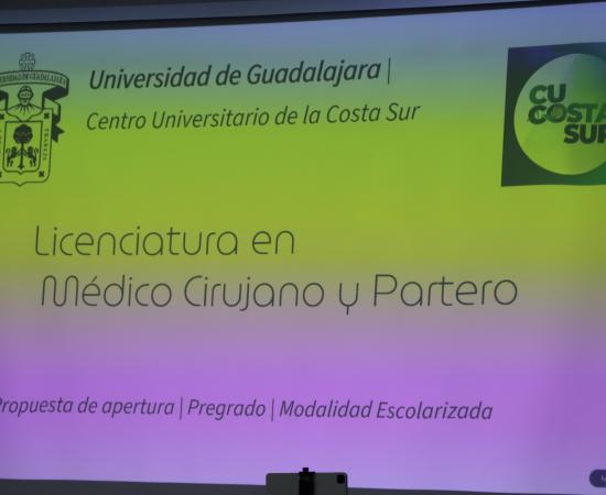 CUCostaSur aprueba histórica apertura de la licenciatura en Medico, Cirujano y Partero en Autlán.