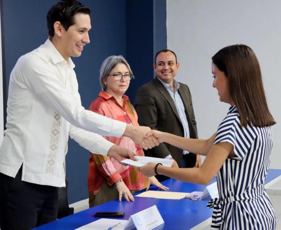Ceremonia de Entrega de Reconocimientos de los Cursos–Taller de Formación Jurídica Integral