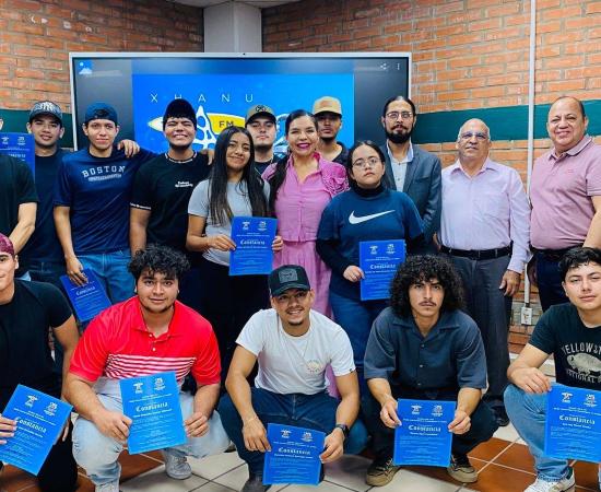 Conmemoran 25 aniversario de Radio Universidad Autlán con taller de periodismo social