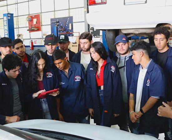 Acredita CACEI programa TSU en Electrónica y Mecánica Automotriz del CUCostaSur