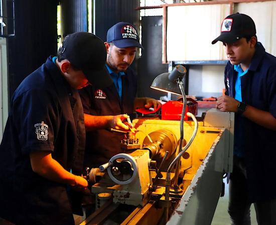 Acredita CACEI programa TSU en Electrónica y Mecánica Automotriz del CUCostaSur
