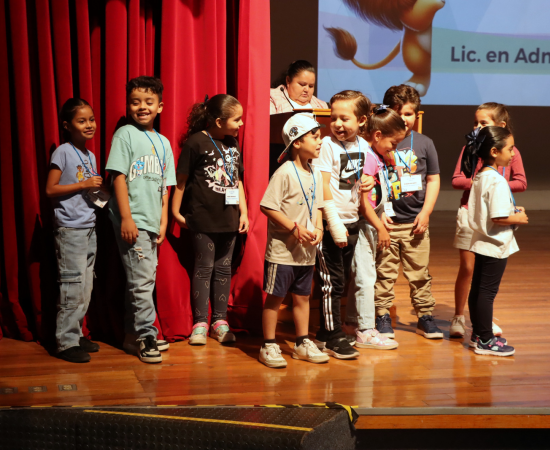 Celebran Día del niño con festejo en el Aula Magna del Centro Cultural José Atanasio Monroy del CU