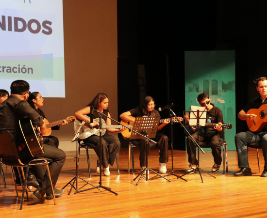 Celebran Día del niño con festejo en el Aula Magna del Centro Cultural José Atanasio Monroy del CU