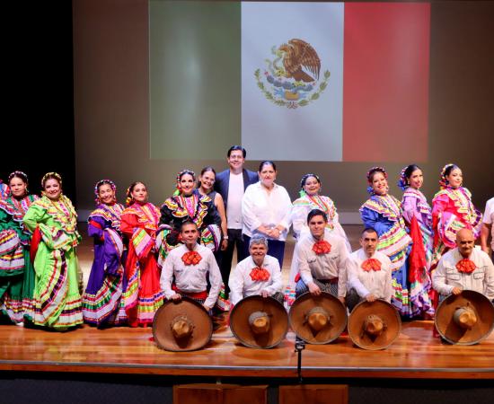 La danza unió fronteras en una noche de tradición y pasión en CUCostaSur