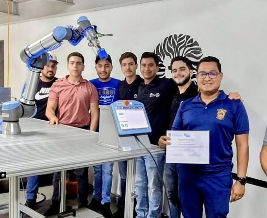 Fortalecen habilidades tecnológicas en jornada de Mecatrónica en CU Costa Sur