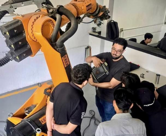 Fortalecen habilidades tecnológicas en jornada de Mecatrónica en CU Costa Sur
