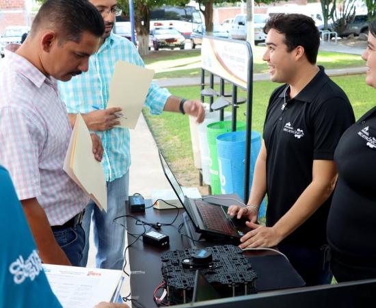 Innovación destaca en la muestra de proyectos finales de Mecatrónica en CUCostaSur