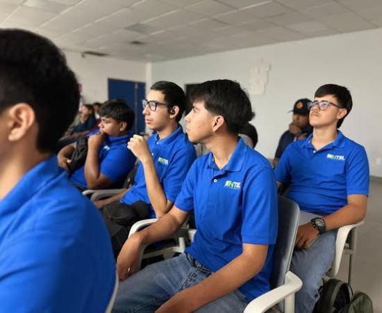 Estudiantes de Teleinformática presentan proyectos innovadores en su entrega final de Proyecto Terminal