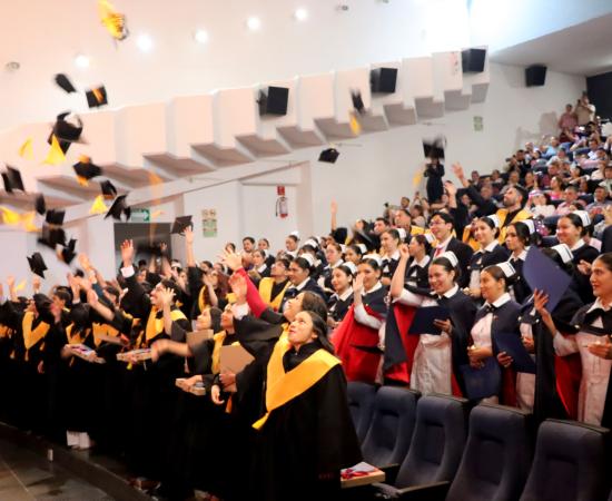 Orgullo y gratitud se vivió durante entrega de cartas de pasante