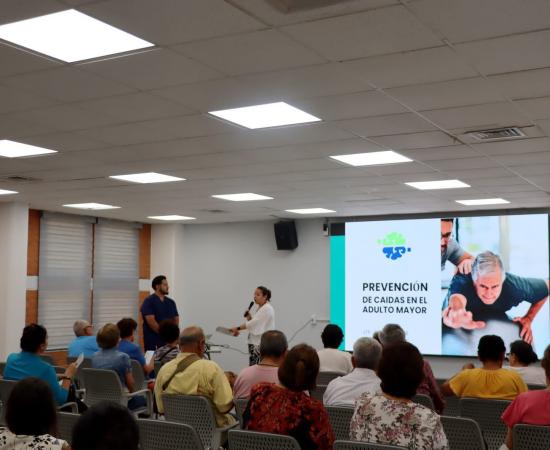 Prevenir una caída es conservar la independencia”: SUAM CUCostaSur realiza charla sobre bienestar del adulto mayor