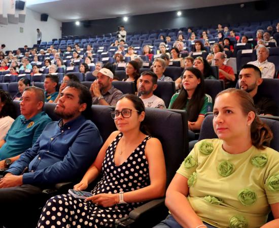 El CUCostaSur celebra el aprendizaje sin límites con la clausura de cursos del Sistema Universitario del Adulto Mayor