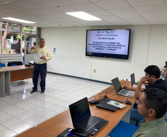 CUCostaSur fortalece la formación agropecuaria con jornada de actualización académica