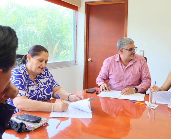 CUCostaSur fortalece vínculos con Casimiro Castillo para impulsar el desarrollo profesional y comunitario