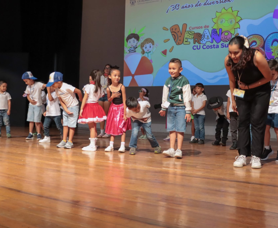 Clausura de Cursos de Verano del CUCostaSur celebrando 30 años de experiencias, amistad y aprendizaje
