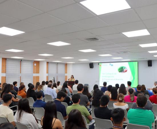 CUCostaSur impulsa la investigación con el primer Coloquio de la Maestría en Finanzas para el Desarrollo Sostenible