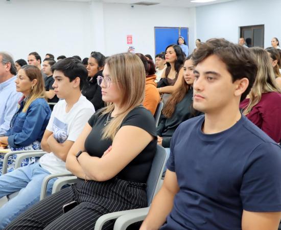 CUCostaSur impulsa la investigación con el primer Coloquio de la Maestría en Finanzas para el Desarrollo Sostenible