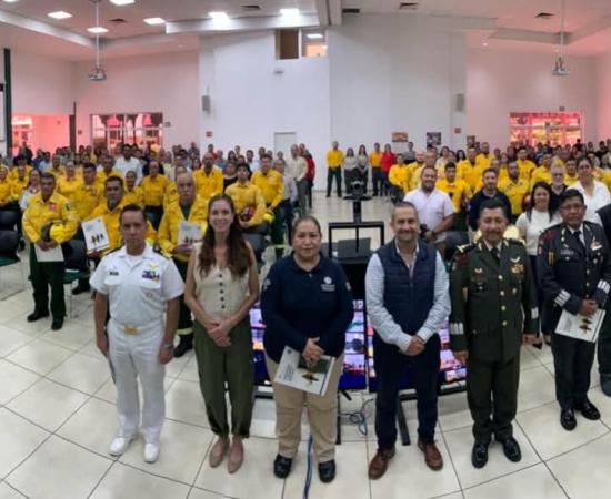 Enrique Jardel Peláez, Investigador del CUCostaSur, reconocido a nombre de quienes investigan el manejo del fuego