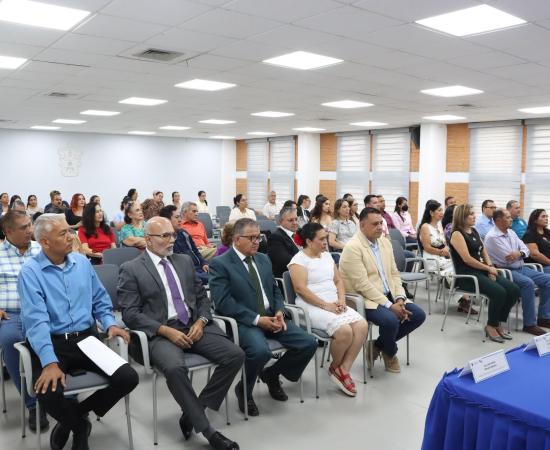 El Centro Universitario de la Costa Sur reconoció a académicos y personal administrativo que han dedicado 20, 25 y 30 años de servicio a la institución.