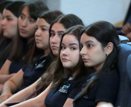 Ingeniería que transforma: estudiantes conocen los retos de la manufactura y la innovación