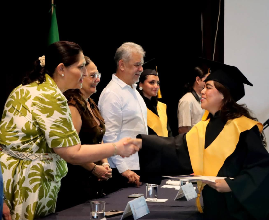 Una nueva generación de biólogos marinos recibe sus cartas de pasante