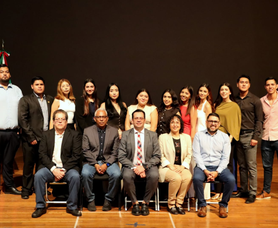 Nuevos ingenieros de Procesos y Comercio Internacional asumen su compromiso profesional en el CUCostaSur