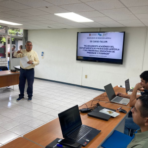 CUCostaSur fortalece la formación agropecuaria con jornada de actualización académica