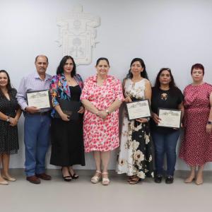 El Centro Universitario de la Costa Sur reconoció a académicos y personal administrativo que han dedicado 20, 25 y 30 años de servicio a la institución.