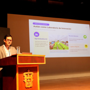El Aula Magna CCJAM del Centro Universitario de la Costa Sur albergó la Cátedra Inaugural 2026-B de la Licenciatura en Administración